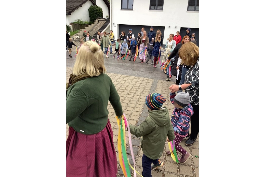 Kinderhaus-am-Berg-Peißenberg_Kinderhilfe-Oberland_Maifest-24-03